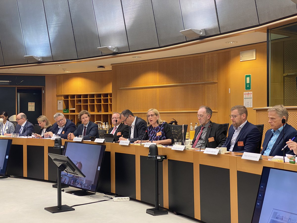 eu_local's tweet image. Unterwegs im Zeichen der #Kommunalen #Abwasserrichtlinie: Fachexpert:innen unserer Verbände legten mit geballter Expertise @Andi_Glueck, @UliMuellerMdEP und @MariaNoichl die zentralen Forderungen und Probleme aus der kommunalen Praxis dar. Guter &amp;amp; wichtiger Austausch! #UWWTD #EPR