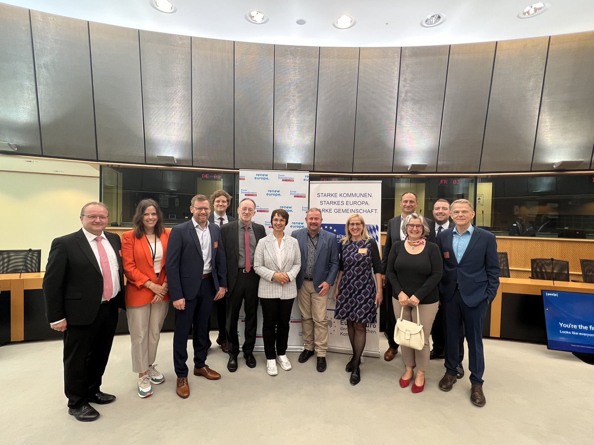 eu_local's tweet image. Unterwegs im Zeichen der #Kommunalen #Abwasserrichtlinie: Fachexpert:innen unserer Verbände legten mit geballter Expertise @Andi_Glueck, @UliMuellerMdEP und @MariaNoichl die zentralen Forderungen und Probleme aus der kommunalen Praxis dar. Guter &amp;amp; wichtiger Austausch! #UWWTD #EPR