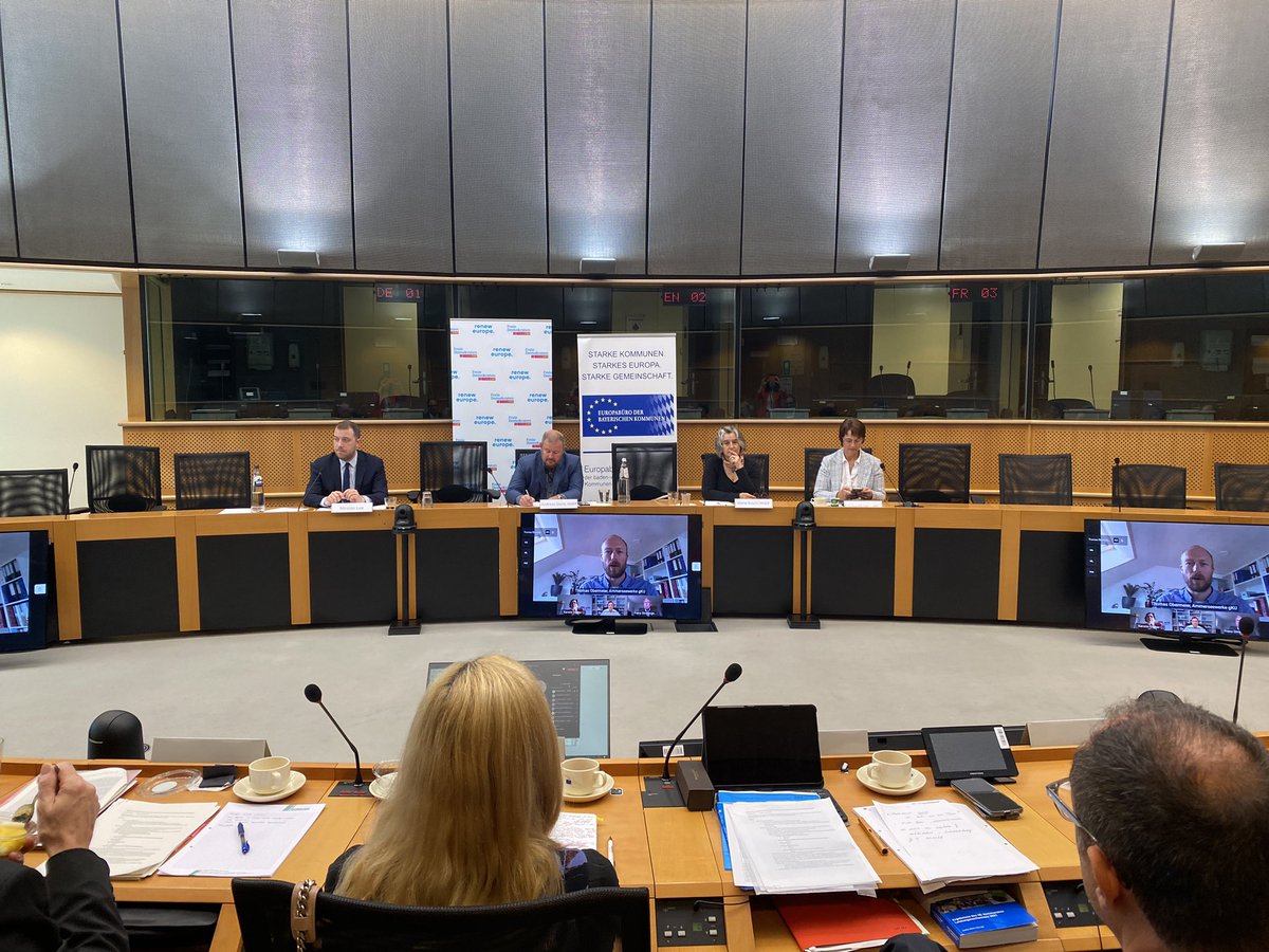 eu_local's tweet image. Unterwegs im Zeichen der #Kommunalen #Abwasserrichtlinie: Fachexpert:innen unserer Verbände legten mit geballter Expertise @Andi_Glueck, @UliMuellerMdEP und @MariaNoichl die zentralen Forderungen und Probleme aus der kommunalen Praxis dar. Guter &amp;amp; wichtiger Austausch! #UWWTD #EPR