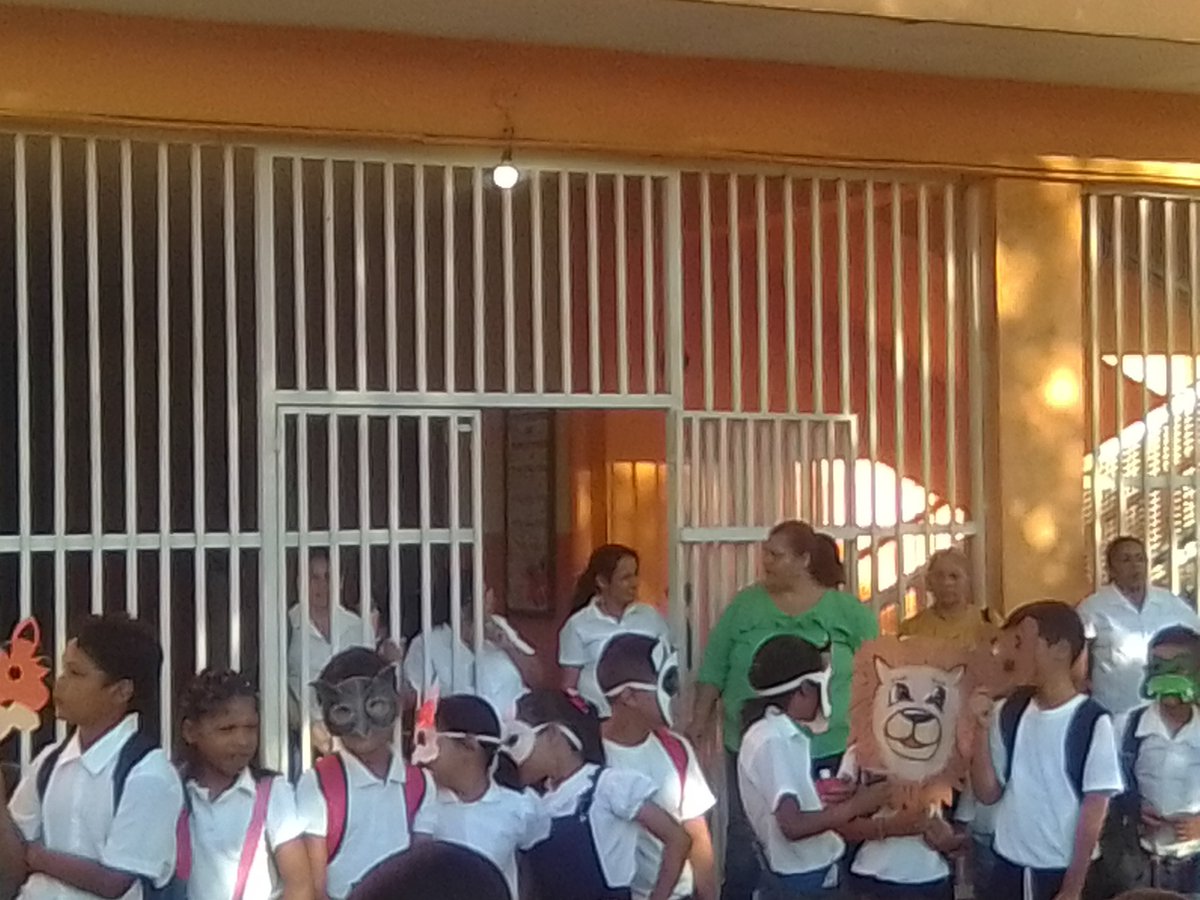 CebitSantaMaria's tweet photo. Hoy celebramos con máscaras y cantos la semana de la biodiversidad por parte de los estudiantes de 3° sección "C".  En representación de la maestra Maxiel Martinez . https://t.co/4u6NteOliV