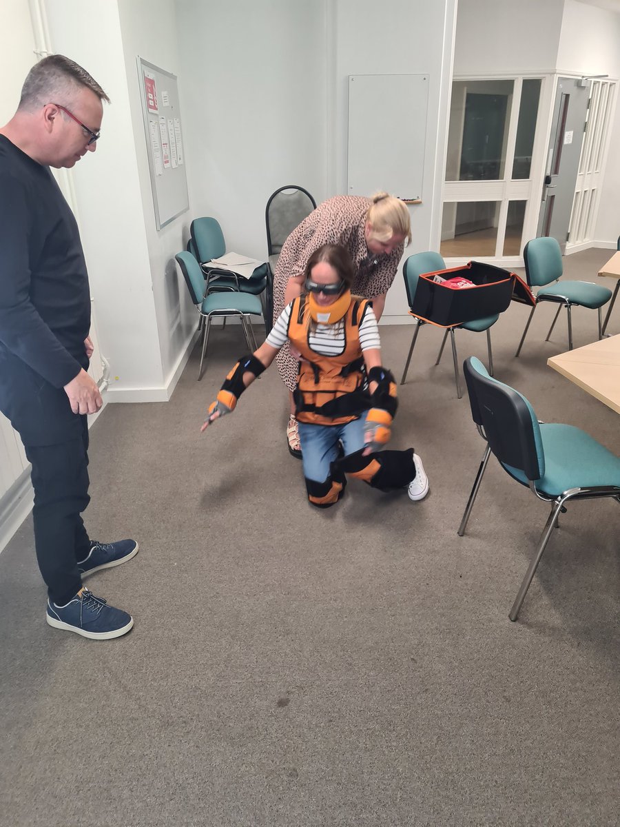 MhsopD's tweet photo. Siobhan, our physical healthcare matron experiencing the geriatric simulation suit, visual disturbance and frailty. Our lovely ward managers from @Kingsley_ward @AmberWardNotts and orchid 
@MHSOPNottsHC https://t.co/SfcSMrQbYD