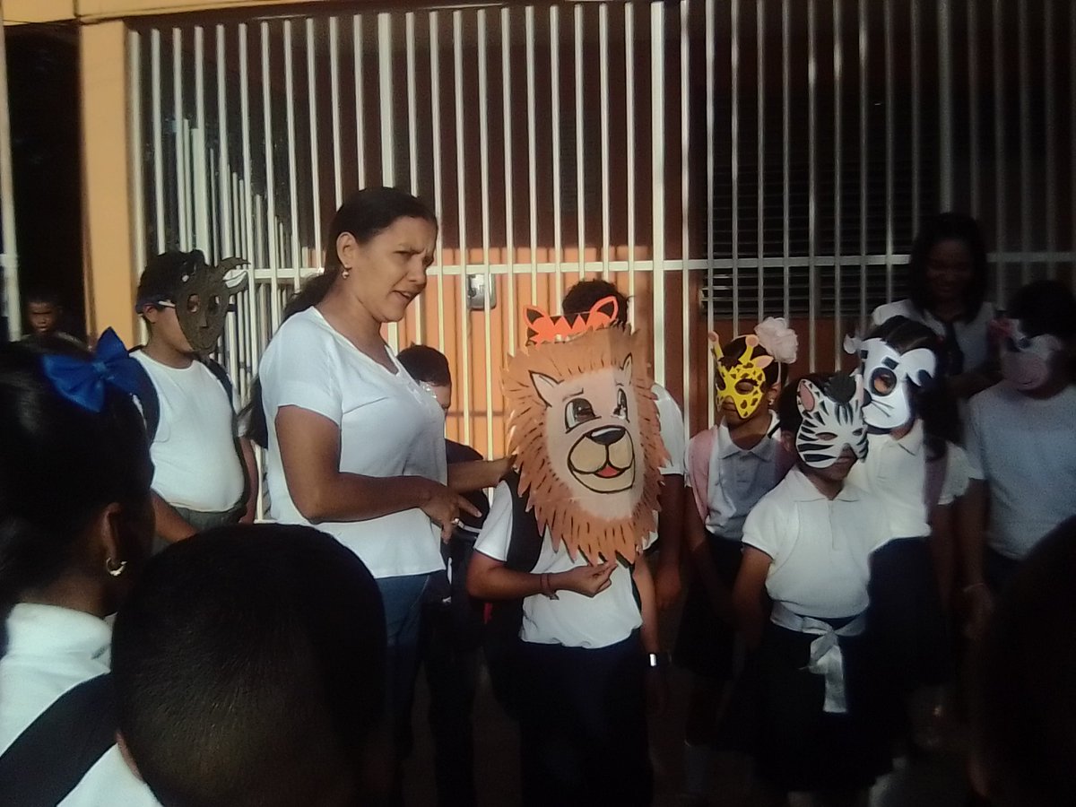 CebitSantaMaria's tweet photo. Hoy celebramos con máscaras y cantos la semana de la biodiversidad por parte de los estudiantes de 3° sección "C".  En representación de la maestra Maxiel Martinez . https://t.co/4u6NteOliV