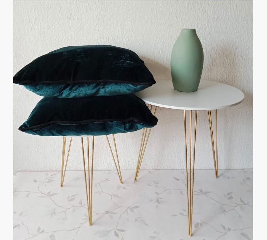 CharisDecor's tweet photo. Teals are a thing here✨ Just arrived. Shop the blue print pillow now for just N6,500| Size: 43cm x 43cm | Teal velvet pillows: N6,500 each

Like to order? Send us a DM or shop faster on our website. Link in bio. https://t.co/M2tB7UGUjX