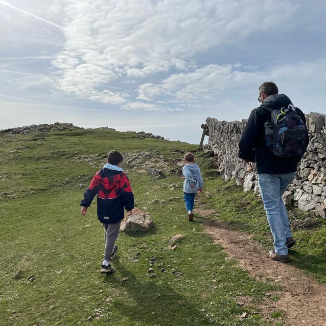 RJ_CS_Wales's tweet photo. We’ve put our best foot forward this May to embrace national walking month!

Here are our team's favourite walking routes👇

🚶‍♂️ Sarah Foster – Three Cliffs
🚶‍♂️ Nick Founds MRICS - Fall Bay
🚶‍♂️ Gareth Harries – St David’s
🚶‍♂️ Adam Harris – Singleton Park

#NationalWalkingMonth https://t.co/42L8szPkrj