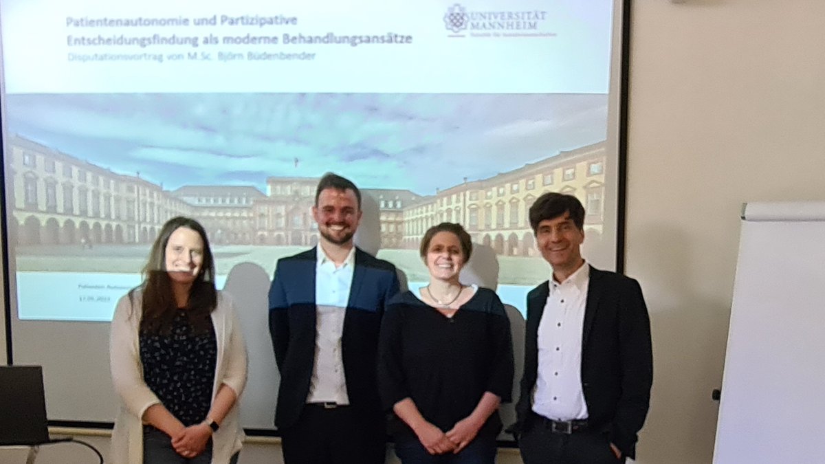 Klips_UniMa's tweet image. #Gratulation an Björn Büdenbender zur exzellenten Verteidigung seiner Dissertation! 🎓🎉