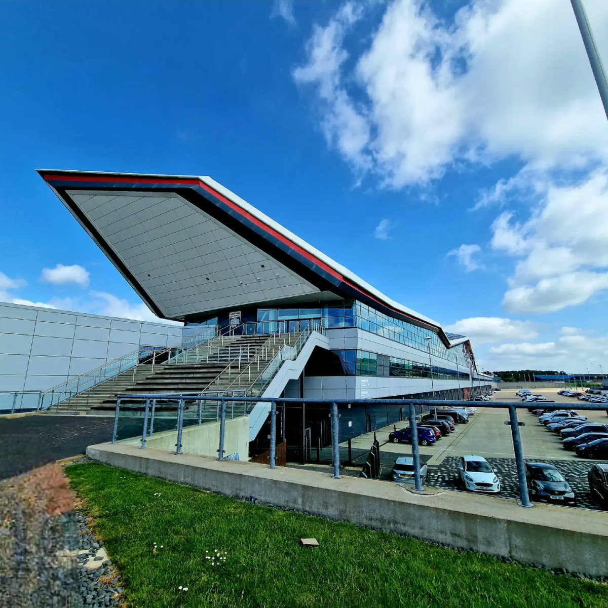 apj1954's tweet photo. Stunning view of @HiltonGardenInn from Silverstones Wing today @SilverstoneUK https://t.co/wxhy3TzMR5