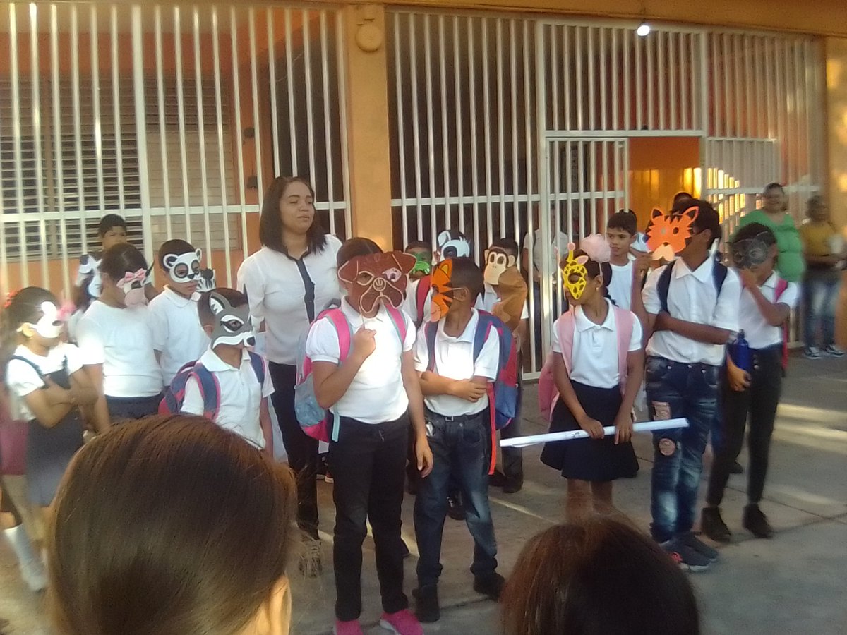 CebitSantaMaria's tweet photo. Hoy celebramos con máscaras y cantos la semana de la biodiversidad por parte de los estudiantes de 3° sección "C".  En representación de la maestra Maxiel Martinez . https://t.co/4u6NteOliV