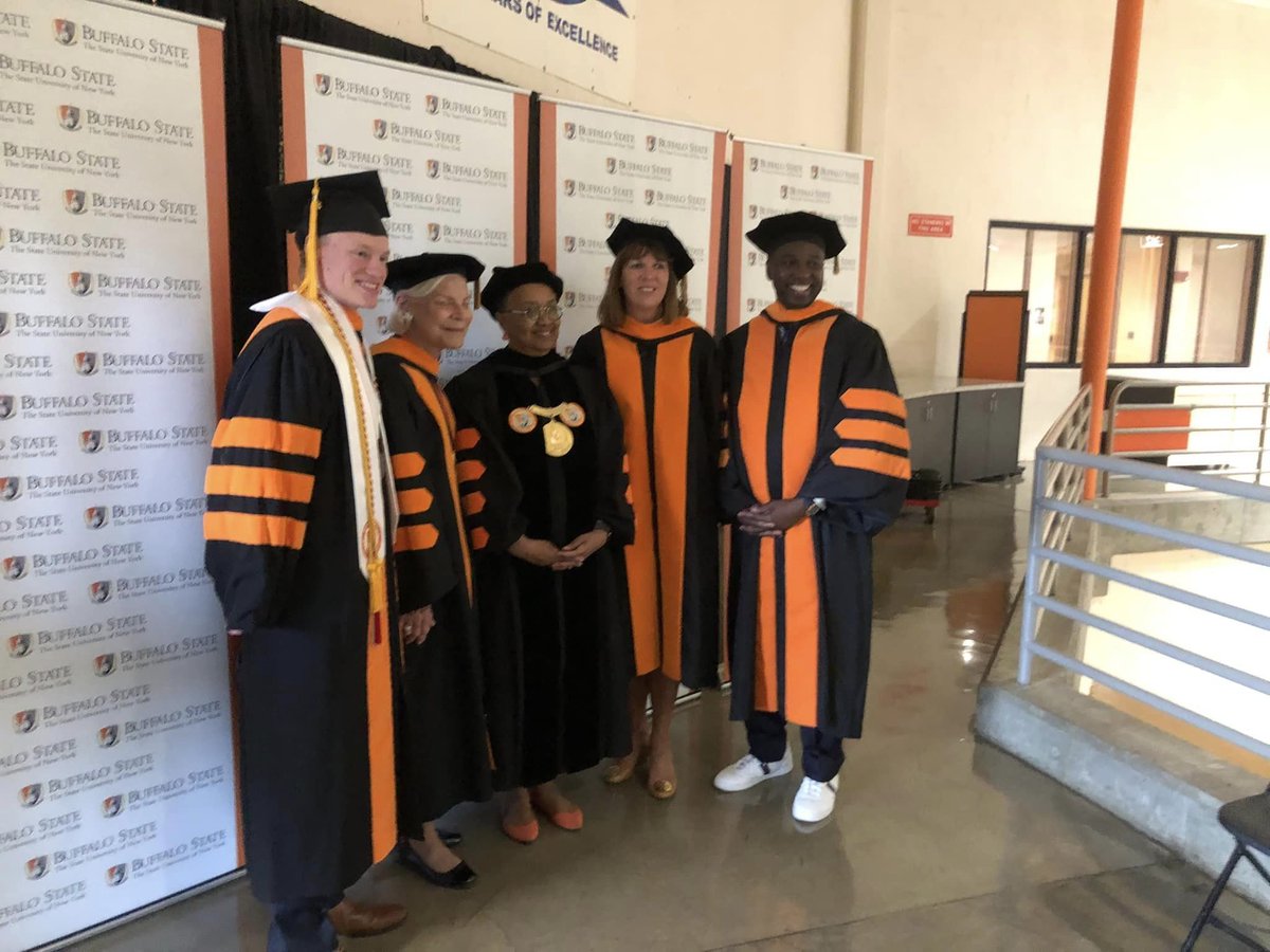 @galeabrewer @msumbundu received President’s Distinguished Service Award from @buffalostate  /SUNY on 5 21 2023. & he was appointed Member of Board of Trustees; youngest person ever to be on this Board. Cal & I are proud of him-so is everyone else. He earned it. Great speech also