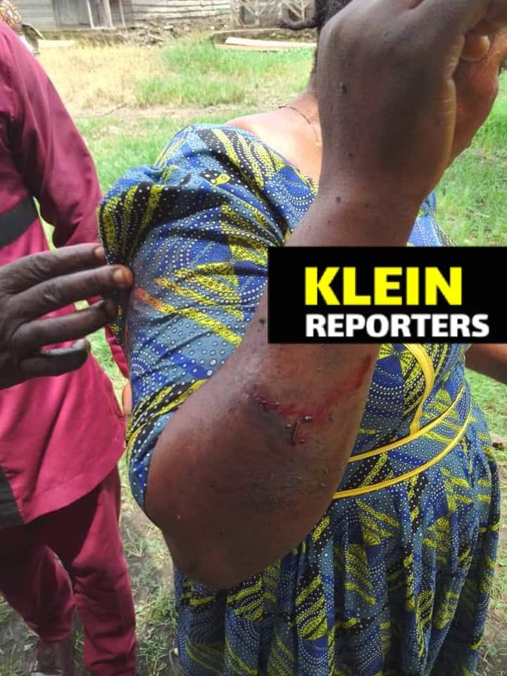 BUSTED! #Cameroun propaganda disseminated these showing #Babangki women reportedly kidnapped by #SouthernCameroons fighters. Not one abductee (bottom left screenshot) has bleached “yellow” legs. Houses are built of plank. Not in Babangki. Metadata doesn’t lie.
