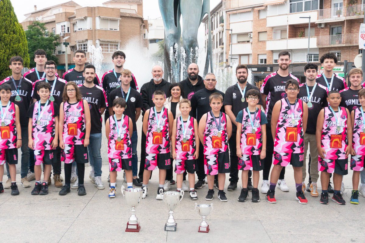 🤗Ayer nos recibió la alcaldesa del <a href="/AytoArmilla/">Ayto. Armilla</a> , @loli_armilla para felicitarnos por la enorme temporada y los éxitos logrados en las distintas categorías 🥇