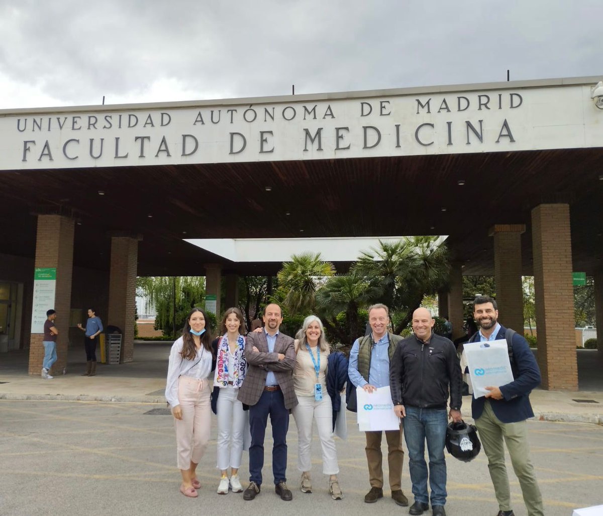 NeomedicInt's tweet photo. 🔝Yesterday took place the 1st Theoretical and Practical Course on Male #SUI Repair with Remeex Male!

Under the leadership of the invited proctor Dr. Resel, a live #surgery was performed at Rey Juan Carlos Hospital together with Dr Carracedo and Dr Pietro Moscatiello. https://t.co/SRqx2nolqT