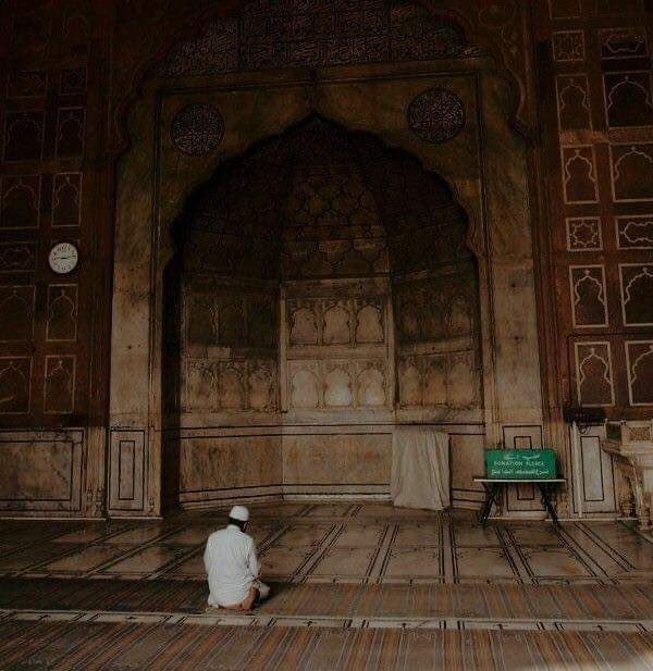 "ولقَد رجَوتُكَ يا إلهِي طامِعًا
ألاَّ يَخيبَ مدَى الحياةِ رَجائي."
