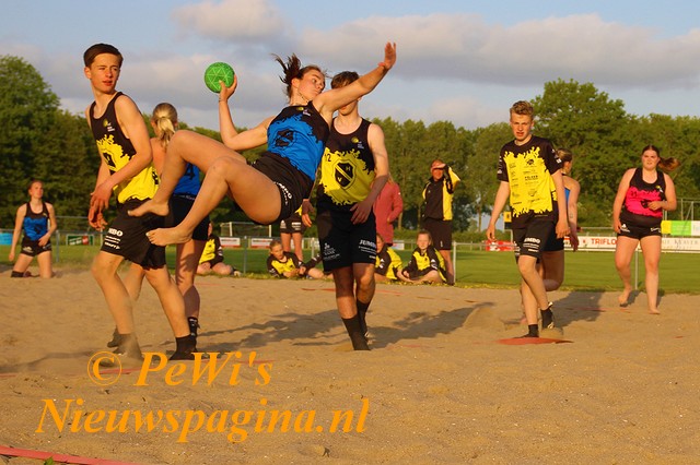 Presentatie nieuwe tenues
pewinieuws.nl/nieuws-categor…