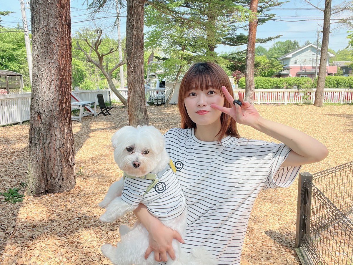 愛犬と初のふたり旅🐶🐾 大好きな軽井沢へ行ってきました🌳 他にも、サイクリングをしたり、 アウトレットに行ったり…！ 緑に囲まれて心地良かったな〜🌱 Tシャツも部屋着もお揃いです☺︎