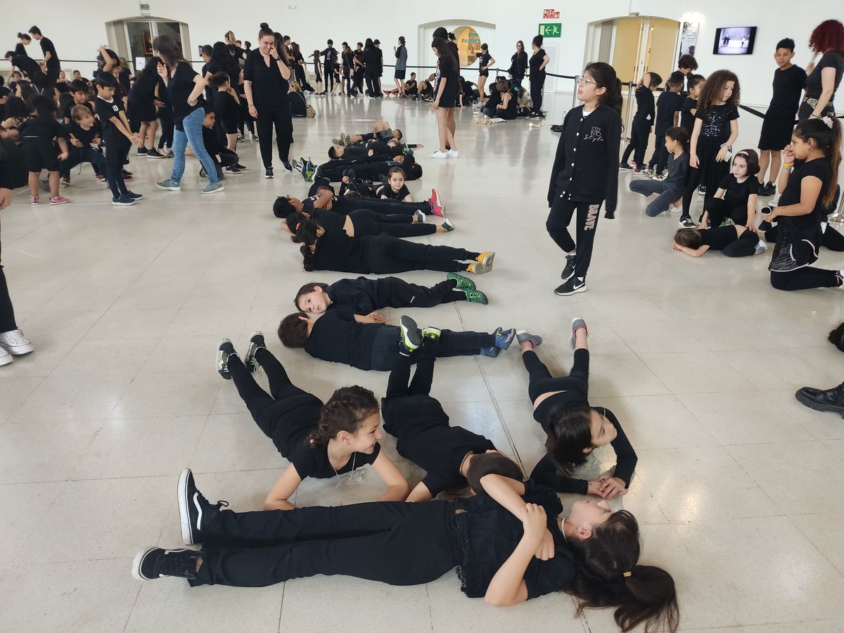 ExperimentemART's tweet photo. Felicitar a tots els participants, sense vosaltres no hagués estat possible!
FESTA CLOENDA @MuseuNac_Cat
acció col·lectiva, l'alumnat, els docents, els treballadors i de les famílies @IE_ARTS
#ExperimentemamblART
Pep Vidal i Carla Blanes
#artieducació #culturaieducació https://t.co/XKDiROefGj