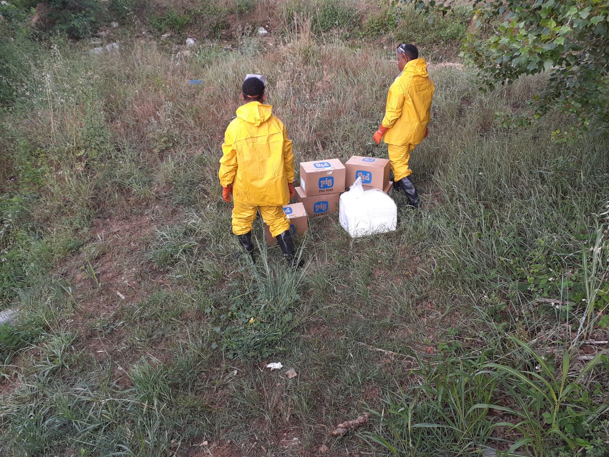 justiciacat's tweet photo. El #CIRE col·labora amb @aigua_cat per evitar que una fuita de més de mil tones d'olis vegetals d'una empresa de Santa Perpètua de Mogoda arribi al Riu Besòs.

El programa del #CIRE i l’#ACA crearà 16 llocs de treball entre els interns 👇

+ ℹ️ : https://t.co/SLGSubHMS6 https://t.co/yGdUK9AQoR