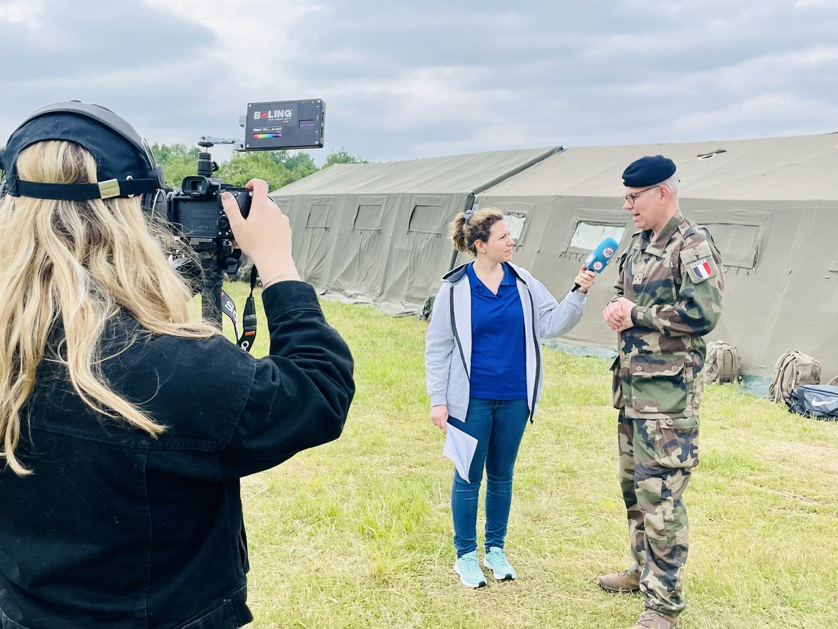 santearmees's tweet photo. 📍EXOSAN2023 | Interview ce matin avec @Skyrock_PLM et le Directeur de @SSA_EVDG
« #EXOSAN vise à restituer toutes les compétences acquises dans un environnement terrain avec un matériel déployé que les praticiens n’ont souvent jamais vu ». Bientôt sur YouTube de #skyrockplm 🎙️ https://t.co/EpeWFxFGan