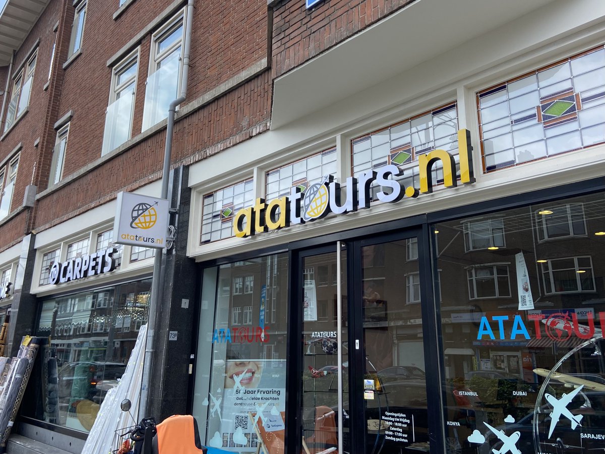 😁 | Luifel update: Glas-in-lood op de Beijerlandselaan

Het effect van de luifelaanpak op #BoulevardZuid wordt steeds meer zichtbaar. Ook op de Beijerlandselaan. De meeste bovenraam partijen zijn voorzien van glas-in-lood.

Lees meer via: bit.ly/3OxeJ5u.