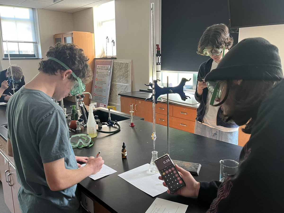 Scienceguyfritz's tweet image. There’s always something interesting going on for @ACS_SILSA @AVLCitySchools Chemistry students in Ms. Byron’s lab!  Titrations to neutralize acids today! #geekout #honorschemistry