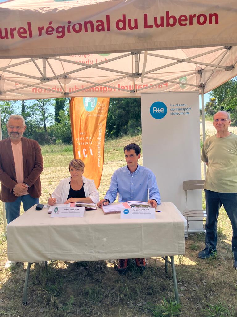 RTE_med's tweet photo. ➡️L'occasion également pour @rte_med de renouveler son partenariat, engagé en 2016, avec le @PnrLuberon pour améliorer la gestion de la #biodiversité dans les zones humides du #Cavalon. https://t.co/oiT3a3CgnJ