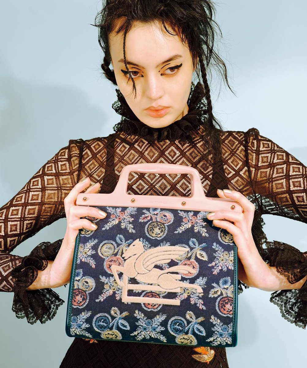 EtroOfficial's tweet photo. The new #Etro icons. #EtroVelaBag and #LoveTrotter Bag on whirlwind prints and see-through textures as seen in the pages of #NylonJapan.
#EtroEditorials https://t.co/NHzZE56BcS
