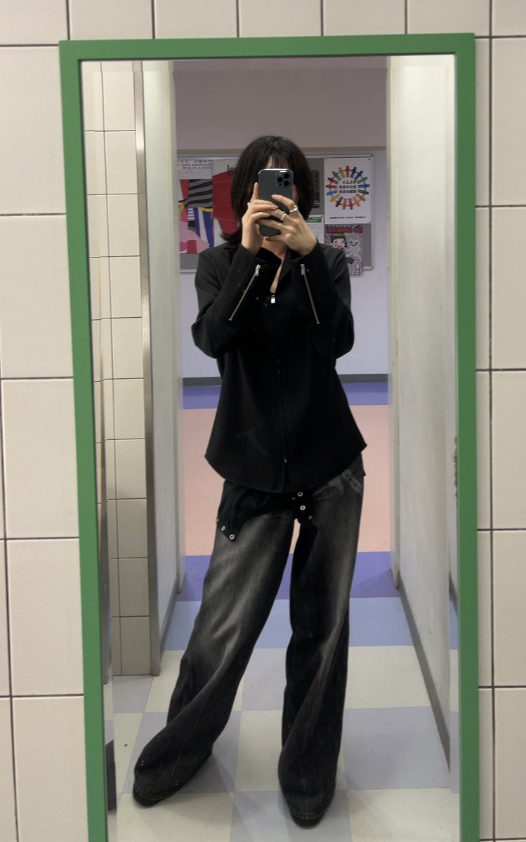 T44731980's tweet photo. JIL SANDER レディースのジャケットにMASUバギーパンツ https://t.co/Gq7LQMSDTo