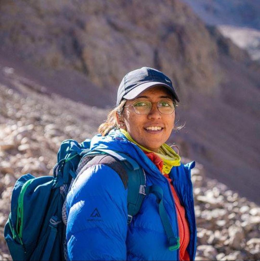 opjsrgh's tweet photo. Hearty congratulations to one of our #OPJSAlumni Ms. Yashi Jain for successfully scaling Mt. Everest and proudly displaying our Tiranga after reaching its summit ! Yashi also successfully climbed Mt. Lhotse! @MPNaveenJindal @shallujindal20 @JSPLCorporate @JSPLFoundation https://t.co/7tMBkcaoJl