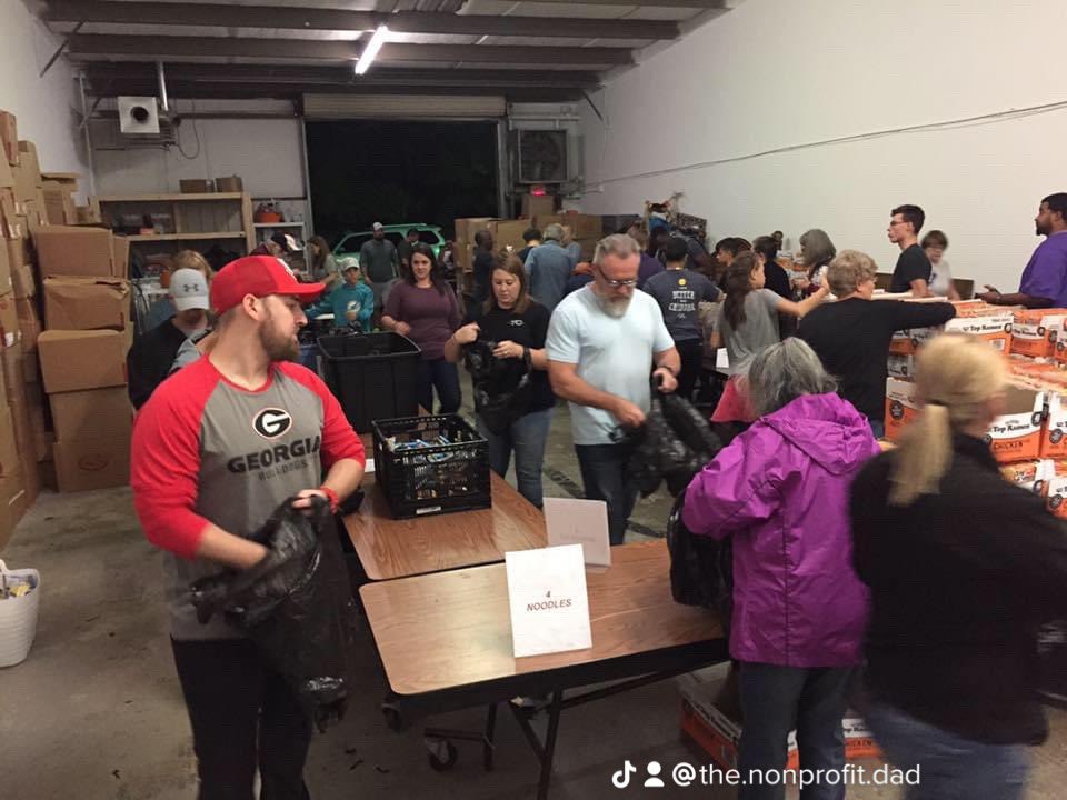 OptimizeWDave's tweet photo. #operationlunchbox #kidsgottaeat #donate #endhunger #feed #food #kids #foodinsecure #hungrykids https://t.co/evb1mXdjhj https://t.co/0V09HOvmOv