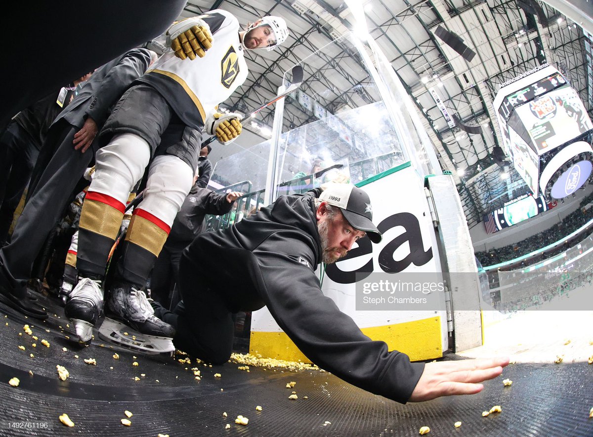 lrdhive's tweet image. I’m just posting this because I need people to understand that you’re probably not hurting the players feelings by throwing things, you’re just making someone’s job harder bc you wanna act like a child with no manners.