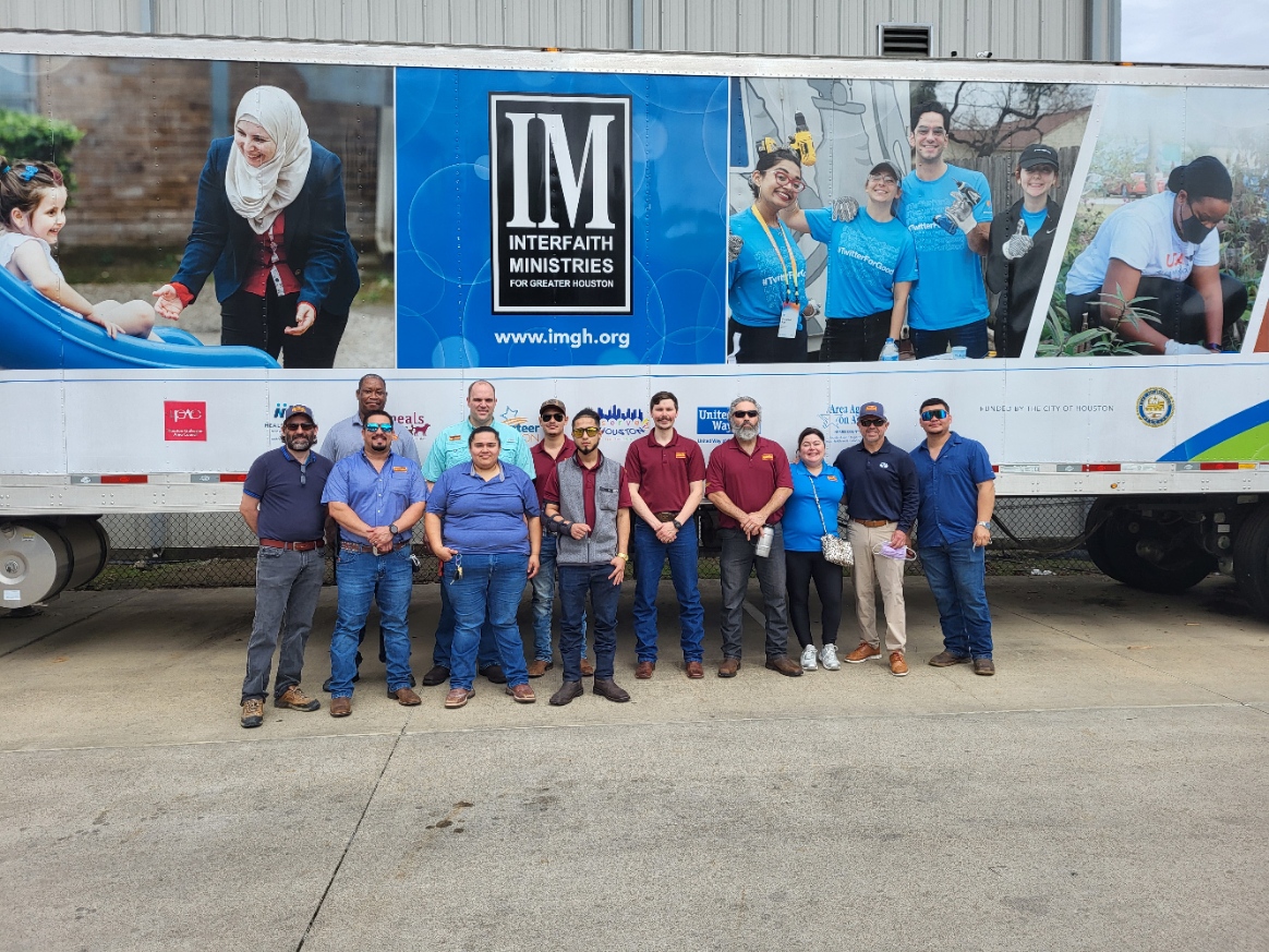SpawGlass1953's tweet photo. Our #SGHouston Building Services team recently volunteered their time to the @InterfaithMin #MealsOnWheels program! It was an honor to give back to our community & provide hot meals to homebound seniors & adults with disabilities. #SGBuildsCommunities #CommunityContractor https://t.co/EObws0Slyn