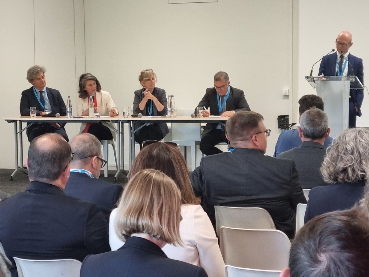 EMSA_EU's tweet photo. We’re excited to start the #CISE workshop at #EMD2023 in Brest!

Together with @EU_MARE &amp; @CISE_ALERT we’ll look at the benefits of connecting different 🇪🇺 &amp; EEA maritime surveillance systems through CISE and what are the next steps! ⚓️ℹ️🔄

#maritime #informationsharing https://t.co/xlPbRDgzi5