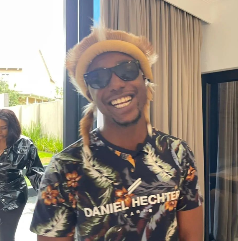 SAMusicPromo1's tweet photo. 🎤 Get an exclusive sneak peek into the captivating interview as K_H.I.T spills the beans on his latest projects and more. LINK: https://t.co/KkOpsxIA9c https://t.co/XrOanqVkqA