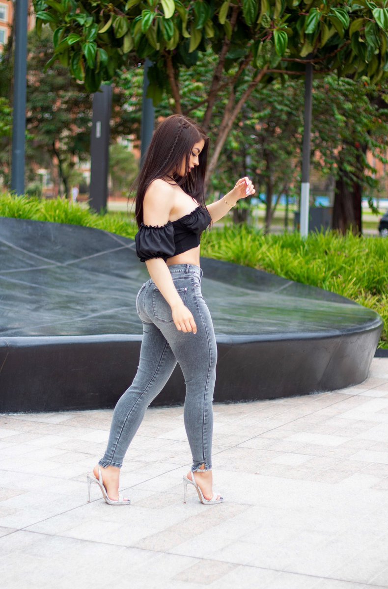 𝐕𝐀𝐋𝐄𝐍𝐓𝐈𝐍𝐀 𝐆𝐀𝐑𝐙𝐎𝐍 on Twitter: "Vamos a caminar? TE ANIMAS? ♥️ https://onlyfans.com/valentgarzonc🔥"