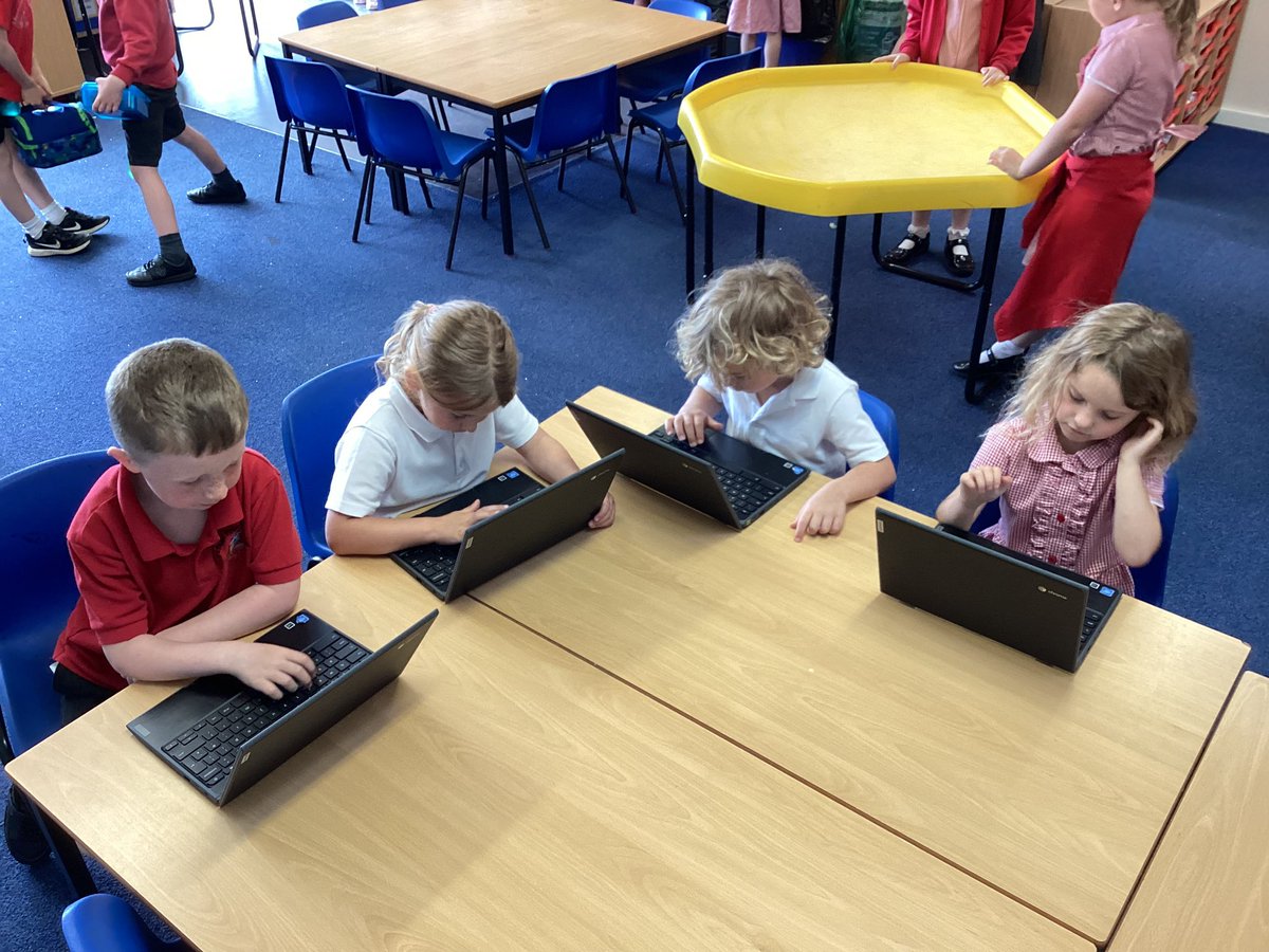 llysfaen2028's tweet image. Lots of fun in 1CS learning how to use the Chromebooks. We typed a sentence and learnt how to save it and open it back up! Technology kings and queens! #1CS #DCF @Llysfaenprm