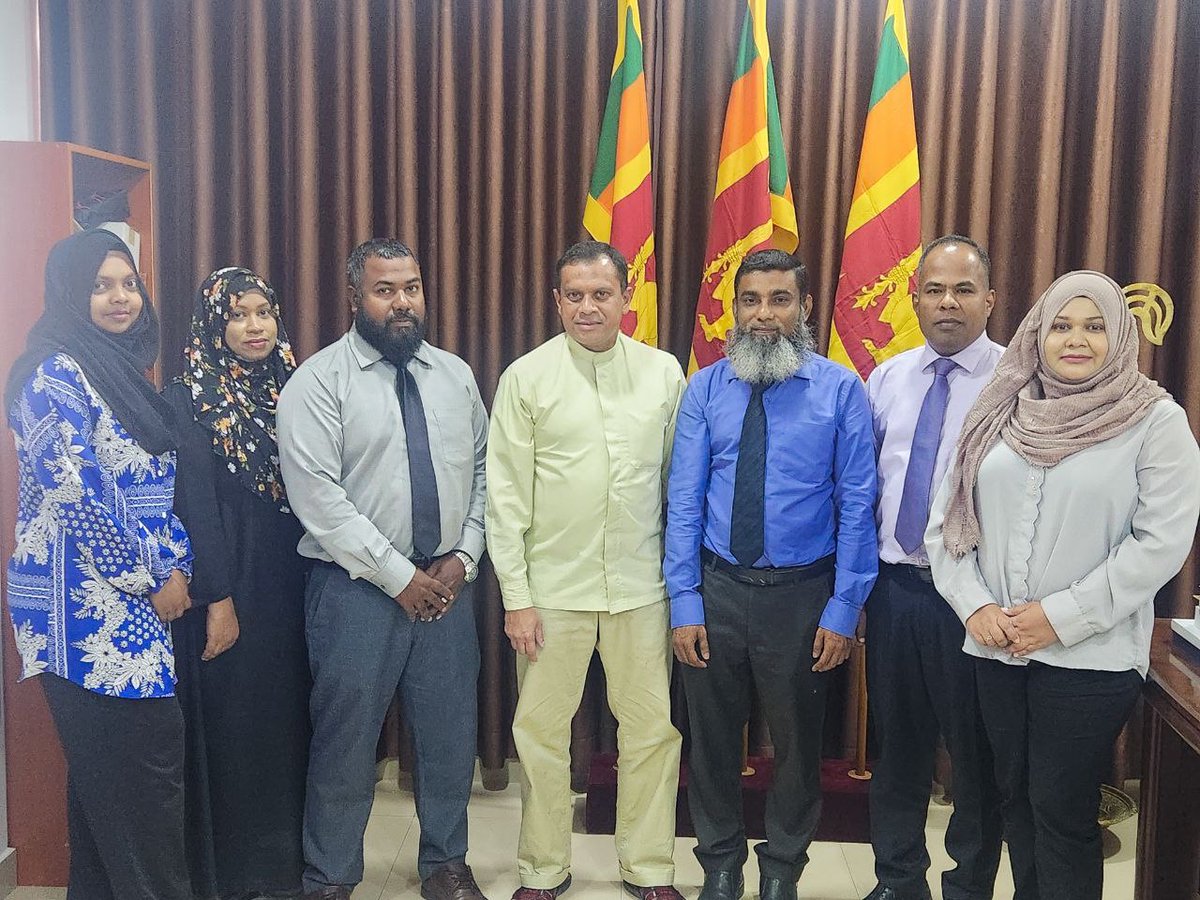 OTJ_mv's tweet photo. Ombudspersons of #otjmv called on the High Commissioner of @SLinMaldives, Mr. A.M.J Sadiq on Tuesday. At this meeting, Chief Ombudsperson expressed his gratitude to the High Commission for their assistance and support. https://t.co/Qn5DOOiEHb