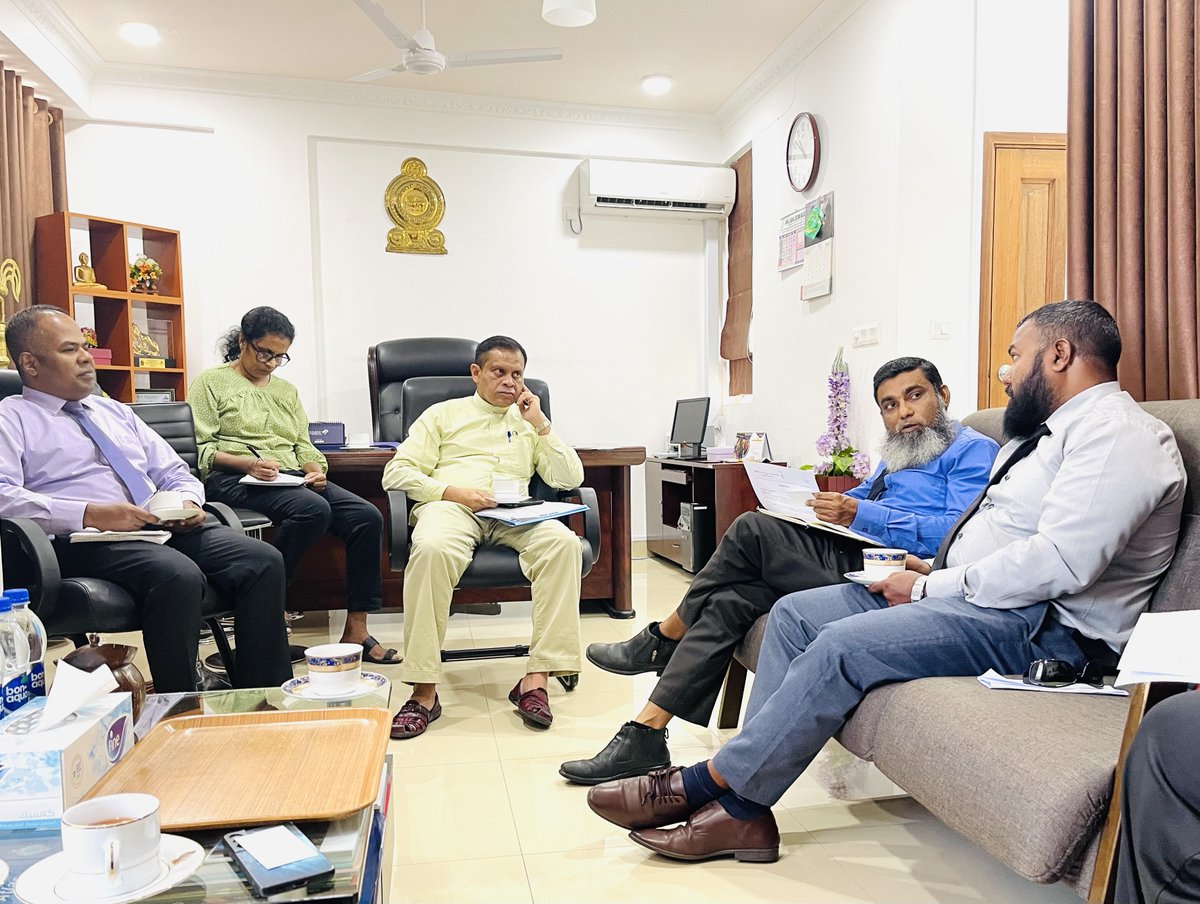 OTJ_mv's tweet photo. Ombudspersons of #otjmv called on the High Commissioner of @SLinMaldives, Mr. A.M.J Sadiq on Tuesday. At this meeting, Chief Ombudsperson expressed his gratitude to the High Commission for their assistance and support. https://t.co/Qn5DOOiEHb