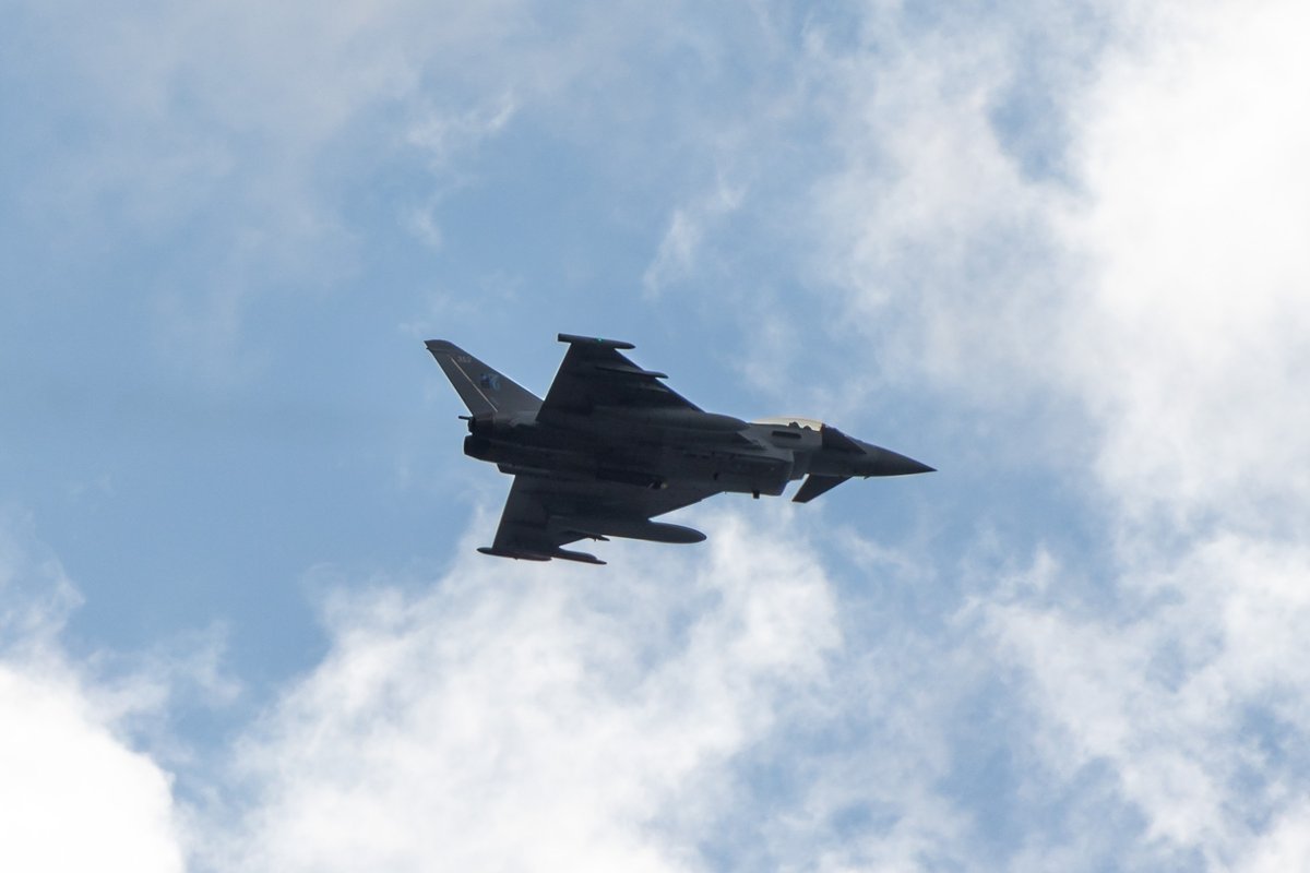 MoD_Estonia's tweet image. Exercise #SpringStorm in #Estonia 🇪🇪 - allied forces practiced air support and fire missions with 🇺🇸 B-1 bombers and 🇬🇧 Eurofighter Typhoons. Great example of #ForwardDefence at work: cooperation with Allies more important than ever in current security environment. #WeAreNATO