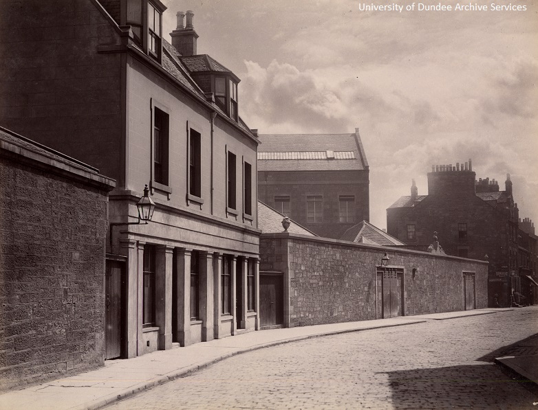 UoD_Archives_RM's tweet photo. #WaybackWedensday. Photograph taken in #Dundee's Scouring Burn (now Brook Street) taken to show Queen Victoria Works in 1889 #Archives #DundeeUniCulture #OldDundee https://t.co/4LtkrmjJ3Q