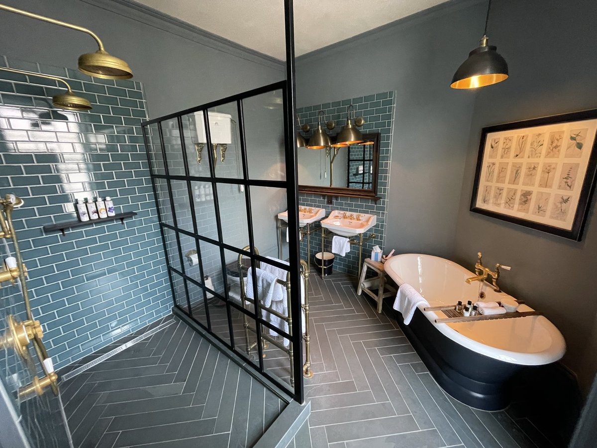 WakeUpCallPR's tweet photo. We’ve been busy #venuesourcing in #Cheltenham! 

There’s so many incredible #hotels &amp; #venues around the #cotswolds but staying @no131TheProm is always a treat. Fantastic rooms, great location &amp; the #ginandjuice bar is truly a unique destination to experience!

👏🏻 @TheLuckyOnion https://t.co/UDK1usmvke