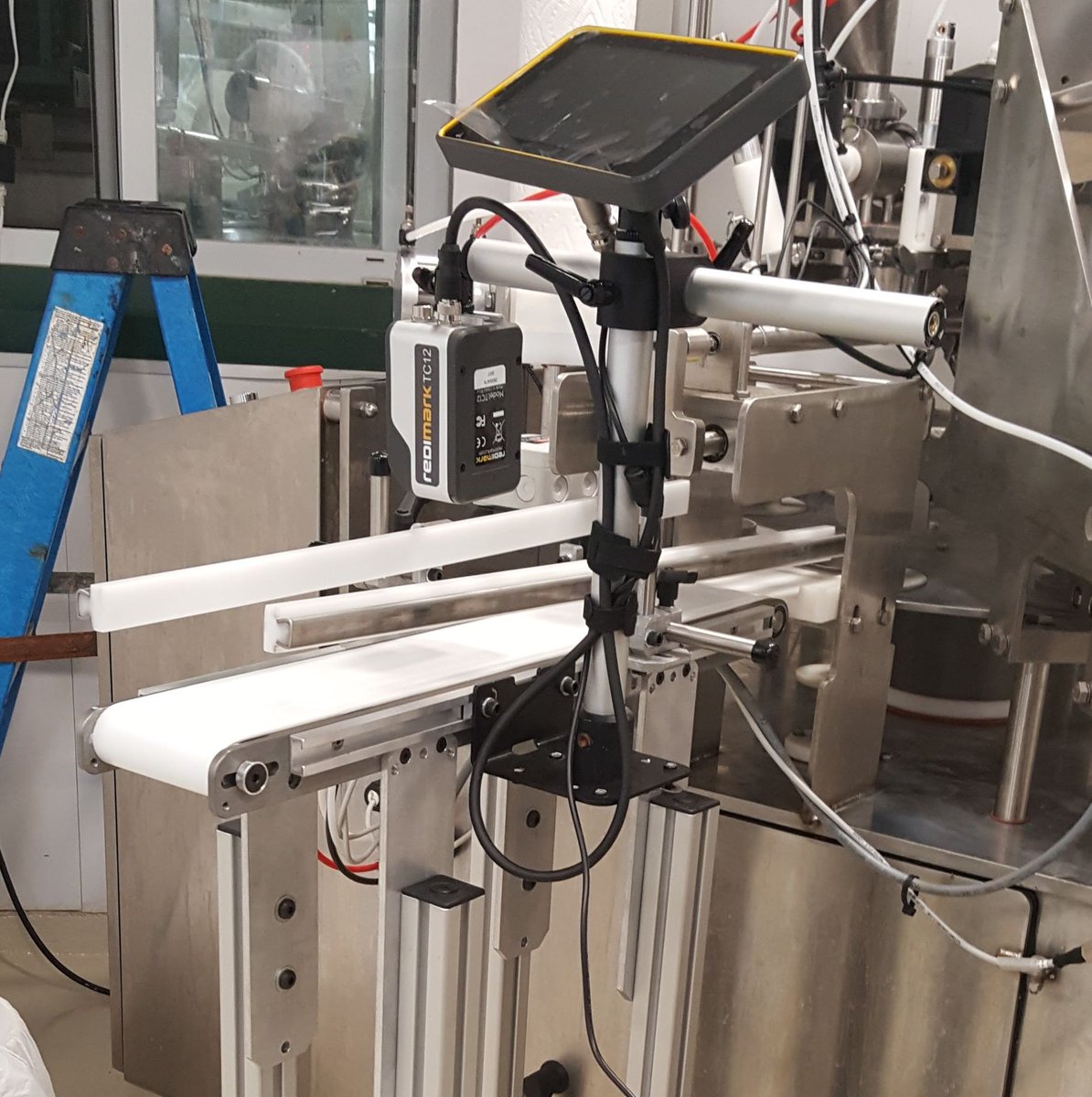 mini_mover's tweet photo. Do you always need a stainless steel conveyor in a food manufacturing environment? Not always,  Read more to find out why:  https://t.co/HO1vuiUuIH https://t.co/HiYVXT1nZc