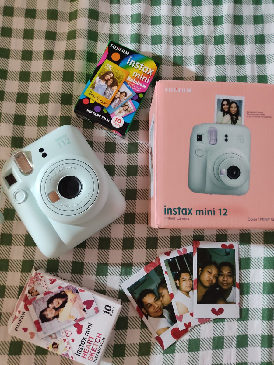 awrasheene's tweet photo. "ano nga tawag dun sa gusto mong camera?"
"Old roll?" (Akala ko kasi app, gamit ko kasi phone nya non)
"hindi.."
"Alin yung instax ba? Yung polaroid?"
"Oo yun, yun na ang birthday gift ko sayo"
🥹 https://t.co/abnWGDVzdm