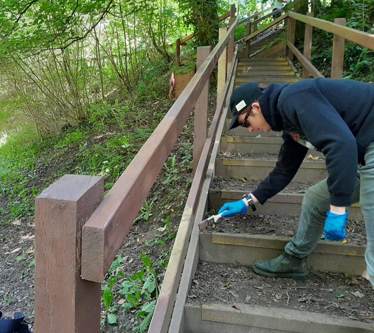 Ellie_WattonCRT's tweet photo. A beautiful day down #Brewood along the #ShropshireUnion #canal painting the final access point installed as part of the recent #towpath #relaying #project
A huge well done to everyone involved!
@CanalRiverTrust
@CRTWestMidlands
@CRTvolunteers
#VolunteerByWater https://t.co/wgQw5aBXrX