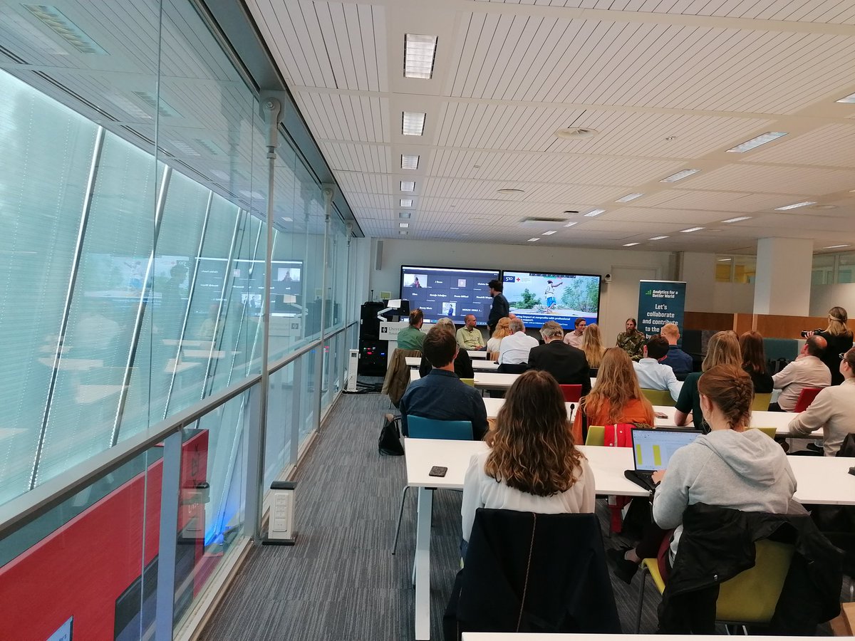 Onto the panels!
Chaired by Robert Monné, is the panel 'Creating impact at non-profits with professional analytics support' with Boy Raaijmakers, Bouke Ottow, Maarten Kuijpers,  and Stijn Kuijpers