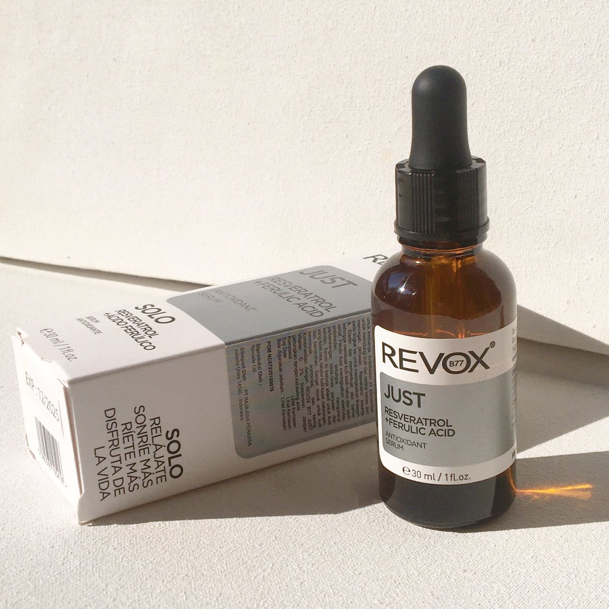 skncarean's tweet photo. lagi cinta bangett sama serum ini!! 😭😭 bikin kulitku lebih keliatan sehat dan glowing! 

Revox emang ga pernah gagal deh #racuninskincare https://t.co/OVNJdlaE5t