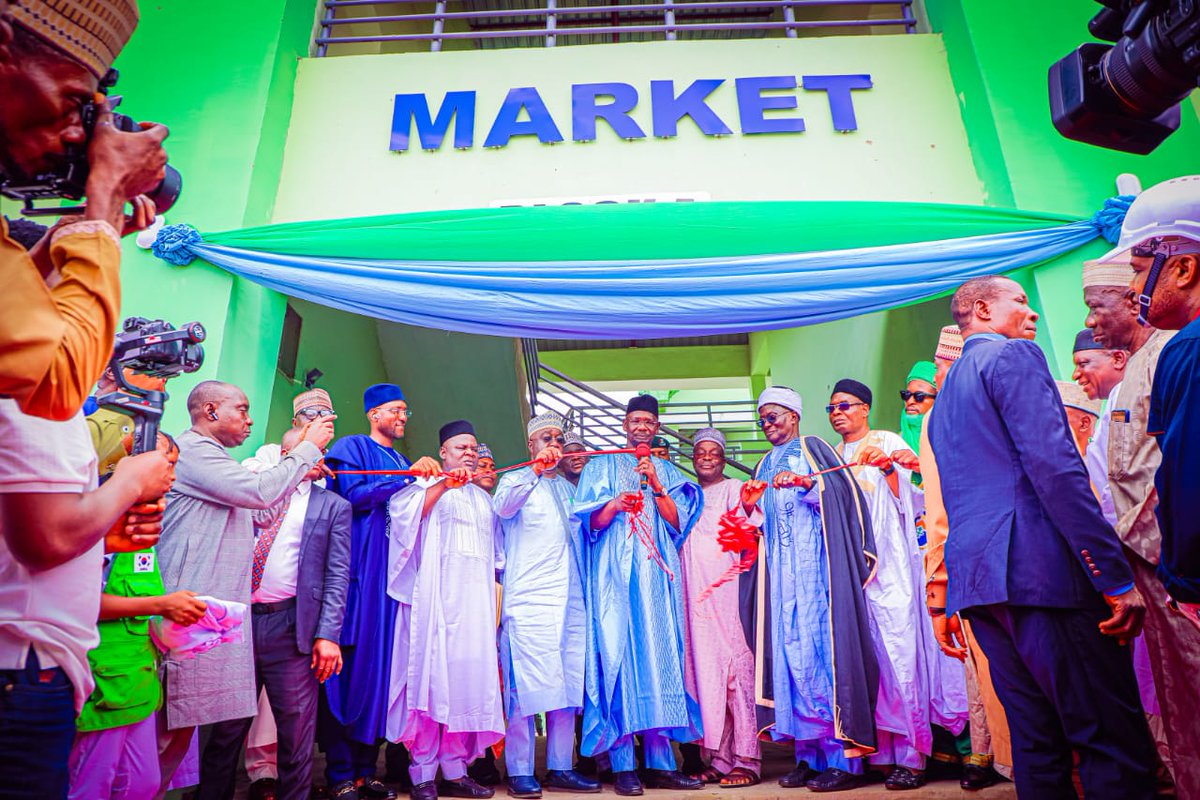 govaasule's tweet photo. His Excellency, Engr. Abdullahi A. Sule Commissions One Hundred Shops Capacity Akwanga Neighborhood Market

Wednesday, 24th May, 2023 

#GOVAASULE https://t.co/e8m7mFoN9h
