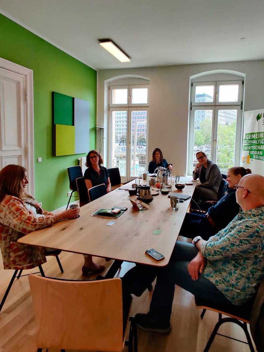 #LobbyForGood ist das Motto von immer mehr Verbänden. Mit <a href="/wirtschaftgreen/">Die Wirtschaftsvereinigung der Grünen</a> haben wir heute darüber gesprochen wo unsere Synergien liegen und wie die grüne Wirtschaft der Zukunft aussehen kann. #wertschaften <a href="/VAUDE_sport/">VAUDE (inaktiv)</a> <a href="/Denttabs/">Denttabs</a> @AlmaSpribille <a href="/KatharinaREU/">Katharina Reuter</a>