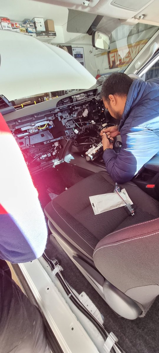 cornedupreez1's tweet photo. The dicibels🔊 is not enough!!-Ek het dít laas in Oos-Londen gedoen op ń Nissan super-cab jare terug😅 #TurnOnTheSound #Amplier https://t.co/4VGnAIMTY2