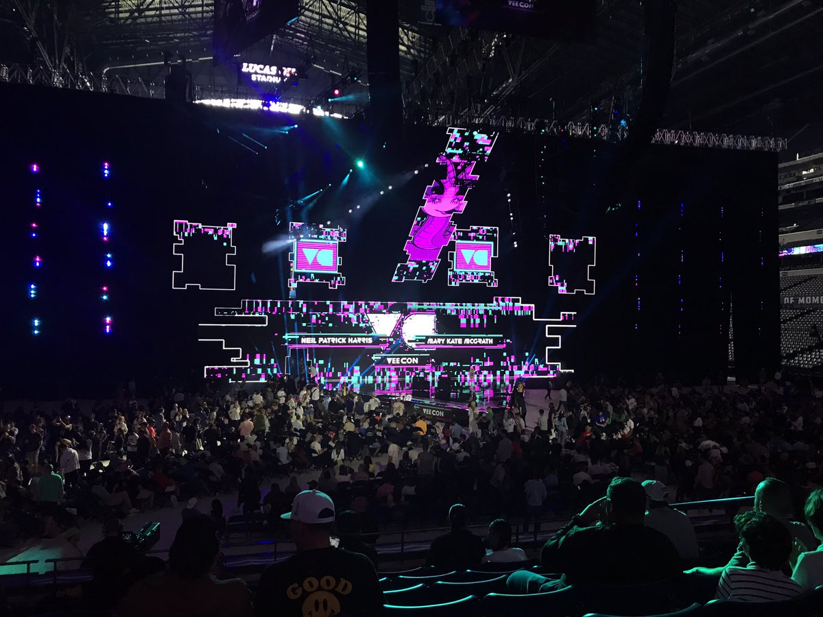 Veecon 2023 Recap 🧵

After every irl event, I leave feeling more bullish on this space

Why?

Simply put, the people

The amount of creativity in this space is undeniable