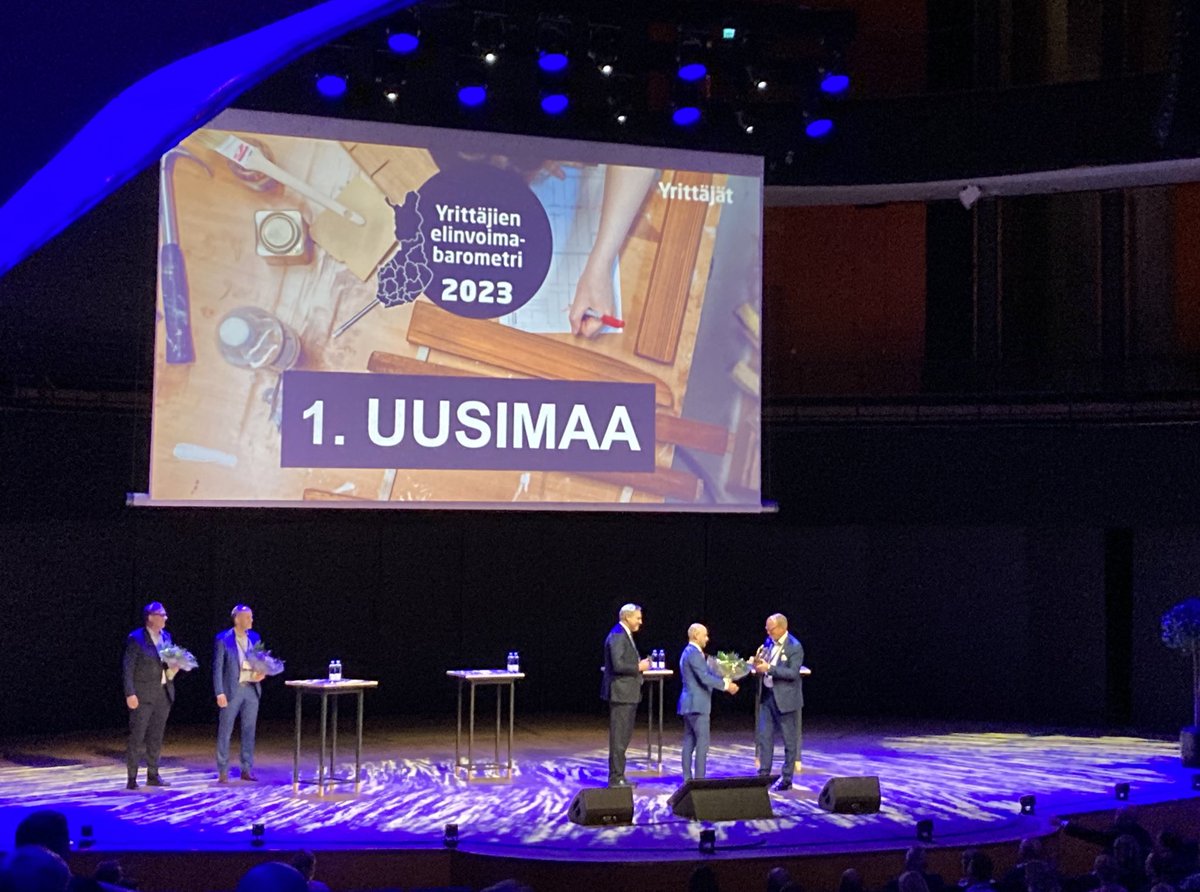 Maakuntien elinvoimabarometrin number 1 on Uusimaa! Palkinnon vastaanottaa <a href="/OssiSav/">Ossi Savolainen</a> - paljon onnea <a href="/Uudenmaanliitto/">Uudenmaan liitto</a> ! 👍 Sijalla 2 Pirkanmaa ja 3 Pohjanmaa. #kujo2023 #maakunnat #yrittäjät #elinvoima <a href="/Kuntaliitto/">Kuntaliitto | Kommunförbundet</a>