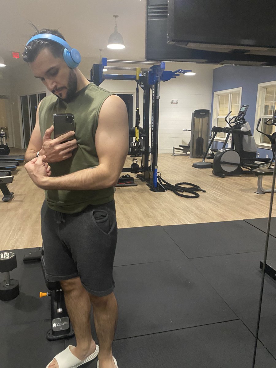 Stealthy_Trilli's tweet photo. GM 

Going to the gym teaches you delayed gratification. 

So…

If you can’t figure out your life and constantly feed off instant dopamine 

Hit the gym and see how your life changes

That is all https://t.co/owAwSWgXT6
